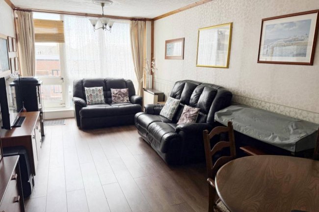Flat 206 Guildbourne Court, Guildbourne Centre, Worthing, West Sussex, BN11 1LZ 5