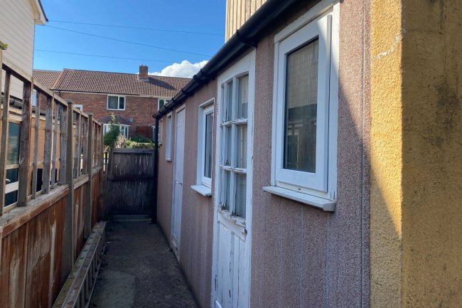 74 Quantock Road, Taunton, Somerset, TA2 7NS 3