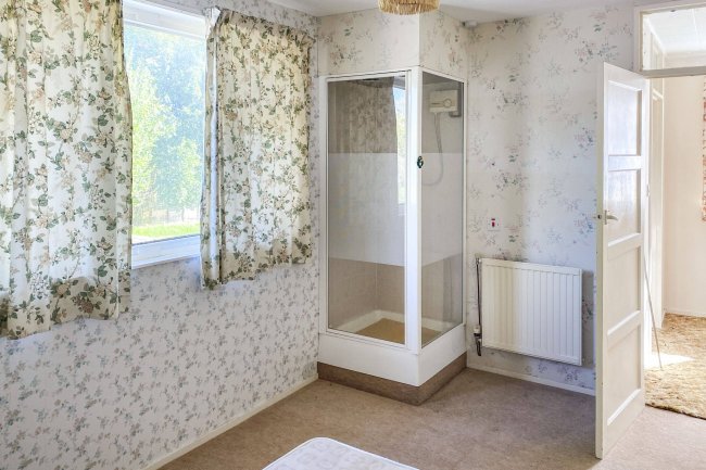 74 Quantock Road, Taunton, Somerset, TA2 7NS 3