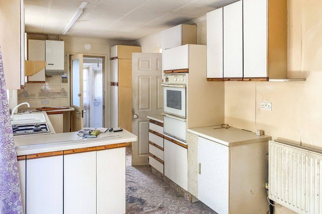 74 Quantock Road, Taunton, Somerset, TA2 7NS 3