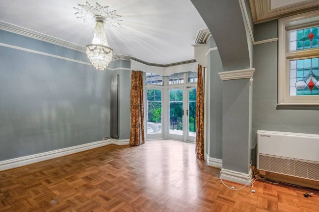 258 London Road, St Albans, Hertfordshire, AL1 1TJ 7