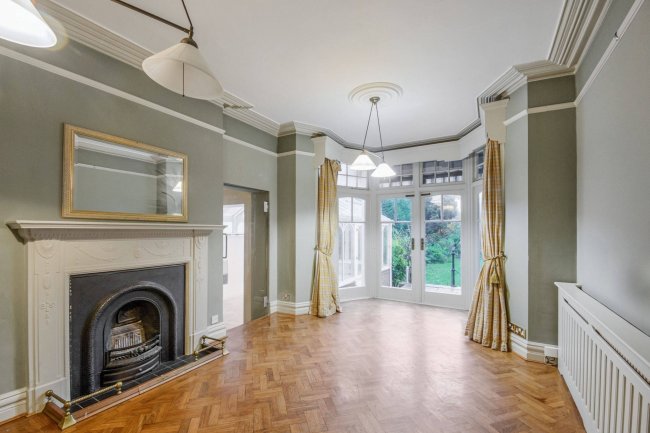 258 London Road, St Albans, Hertfordshire, AL1 1TJ 7