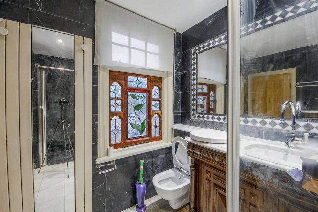 258 London Road, St Albans, Hertfordshire, AL1 1TJ 7