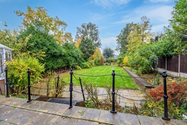 258 London Road, St Albans, Hertfordshire, AL1 1TJ 7