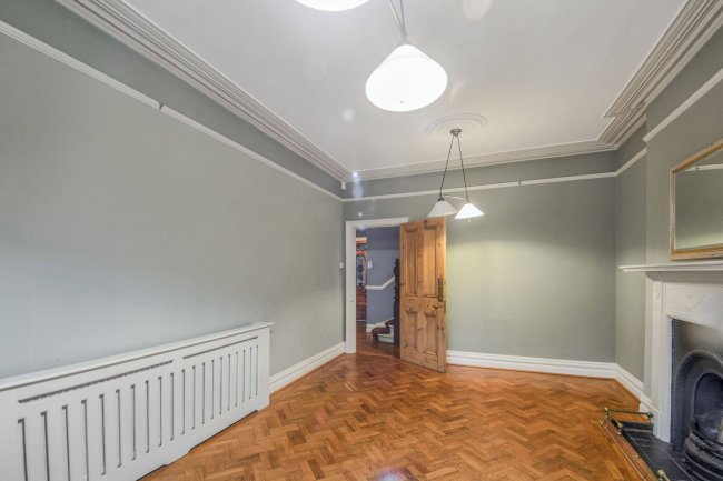 258 London Road, St Albans, Hertfordshire, AL1 1TJ 7