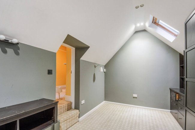 258 London Road, St Albans, Hertfordshire, AL1 1TJ 7