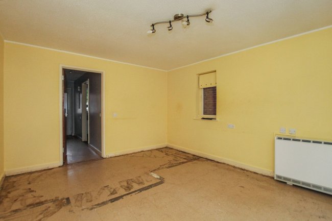 72 Highfield Road, Ashbourne, Derbyshire, DE6 1DX 3