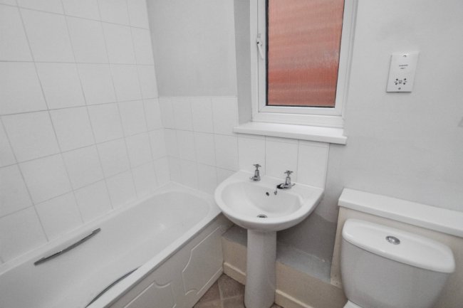 72 Highfield Road, Ashbourne, Derbyshire, DE6 1DX 3