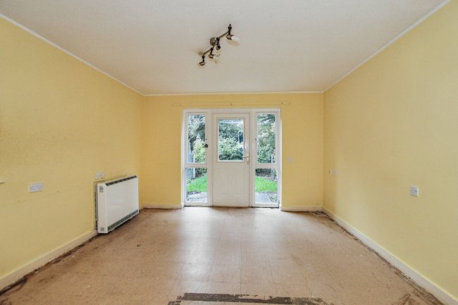 72 Highfield Road, Ashbourne, Derbyshire, DE6 1DX 3