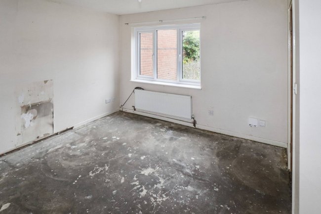 32 Sheldrake Avenue, Bradford, West Yorkshire, BD8 0RA 8