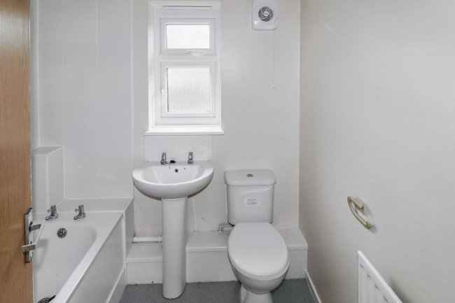 32 Sheldrake Avenue, Bradford, West Yorkshire, BD8 0RA 8