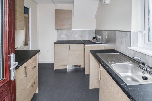 32 Sheldrake Avenue, Bradford, West Yorkshire, BD8 0RA 8