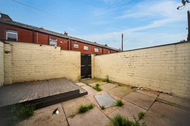 8 Armstrong Street, Horwich, Bolton, Greater Manchester, BL6 5PW 2