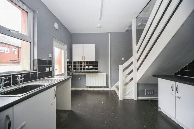 8 Armstrong Street, Horwich, Bolton, Greater Manchester, BL6 5PW 2