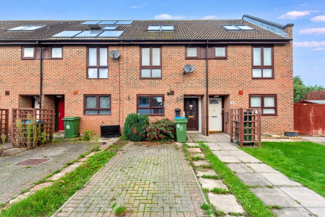 8 Haddington Way, Aylesbury, Buckinghamshire, HP20 1HH 3