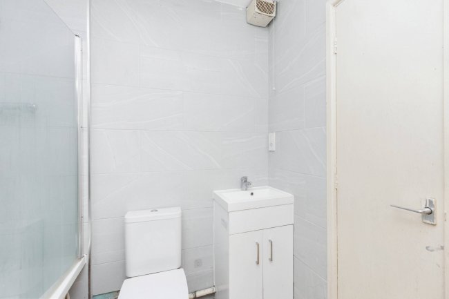 8 Haddington Way, Aylesbury, Buckinghamshire, HP20 1HH 3