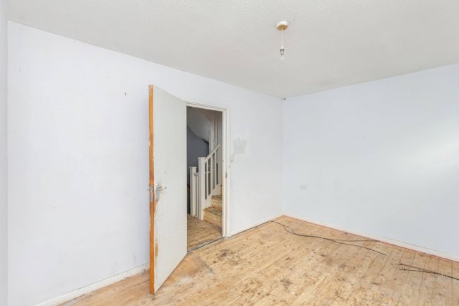 8 Haddington Way, Aylesbury, Buckinghamshire, HP20 1HH 3