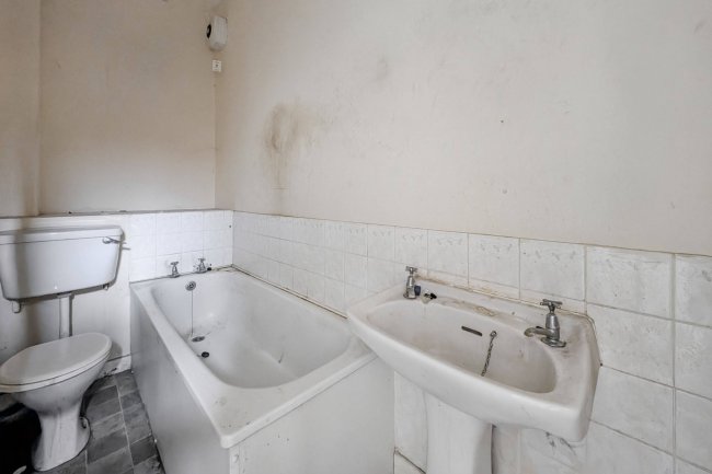 90 & 90A Rawling Road, Gateshead, Tyne and Wear NE8 4QR 6