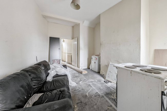 90 & 90A Rawling Road, Gateshead, Tyne and Wear NE8 4QR 6