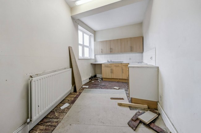 90 & 90A Rawling Road, Gateshead, Tyne and Wear NE8 4QR 6