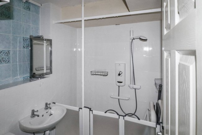 62 Firthcliffe Road, Liversedge, West Yorkshire, WF15 6HF 1