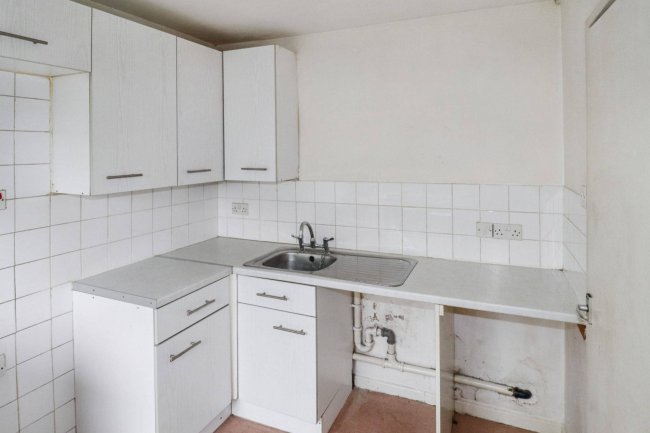 56D Firthcliffe Road, Liversedge, West Yorkshire, WF15 6HF 9