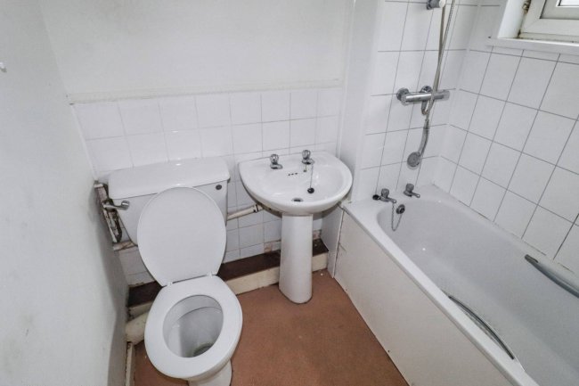 56D Firthcliffe Road, Liversedge, West Yorkshire, WF15 6HF 9