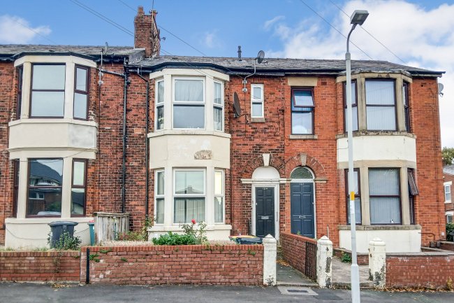 Flat A, 124 Brackenbury Road, Fulwood, Preston, PR2 3BS 6