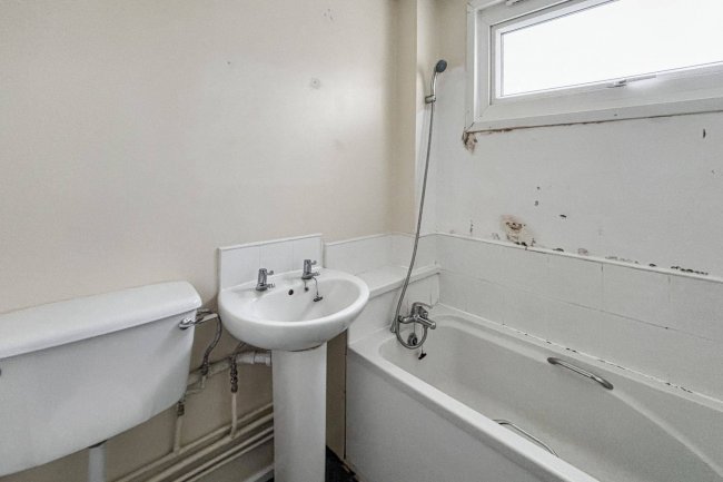 47F Hawkshead Drive, Hawkshead, Bradford, BD5 0TJ 8