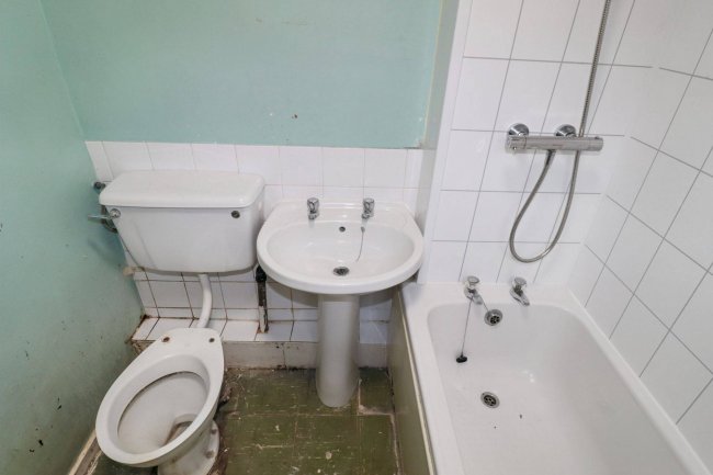 113 Firthcliffe Road, Liversedge, West Yorkshire, WF15 6HS 6