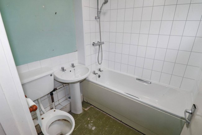 113 Firthcliffe Road, Liversedge, West Yorkshire, WF15 6HS 6