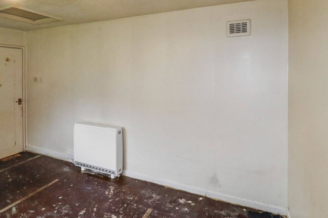 113 Firthcliffe Road, Liversedge, West Yorkshire, WF15 6HS 6