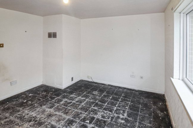 113 Firthcliffe Road, Liversedge, West Yorkshire, WF15 6HS 6