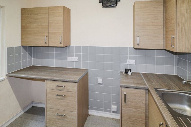 113 Firthcliffe Road, Liversedge, West Yorkshire, WF15 6HS 6