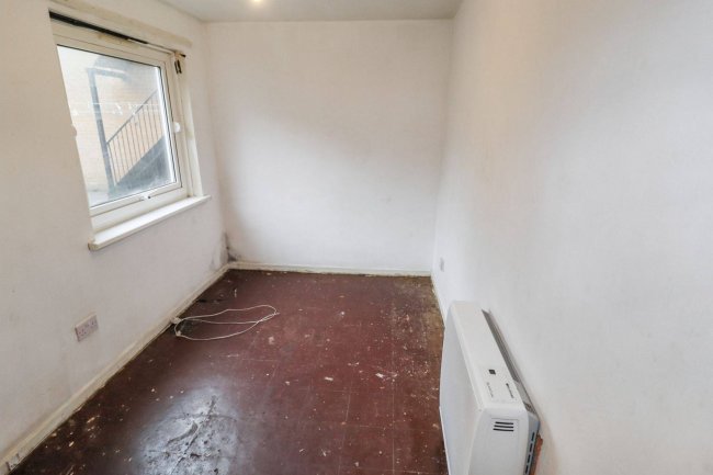 113 Firthcliffe Road, Liversedge, West Yorkshire, WF15 6HS 6