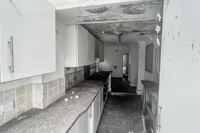 159 Kingston Road, Leatherhead, Surrey, KT22 7NX 9