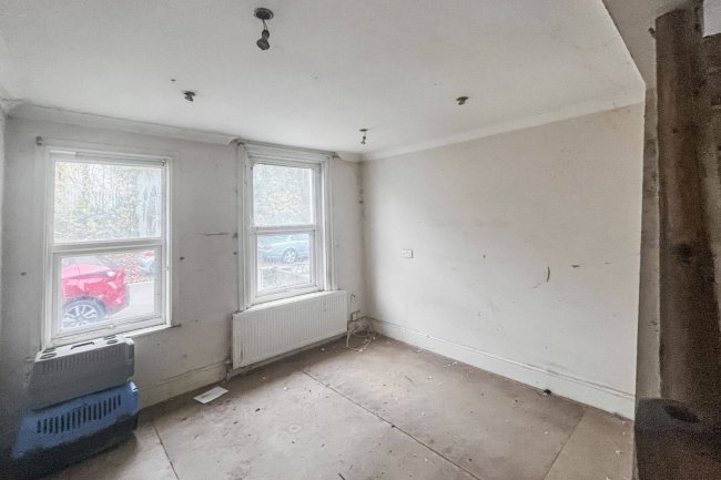 159 Kingston Road, Leatherhead, Surrey, KT22 7NX 9