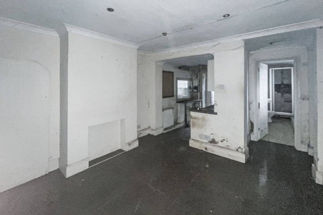 159 Kingston Road, Leatherhead, Surrey, KT22 7NX 9