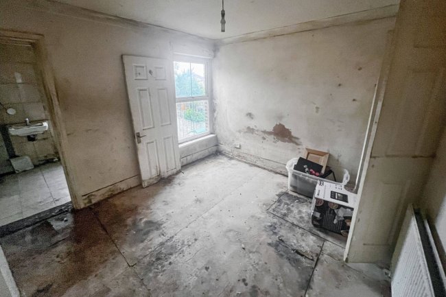 159 Kingston Road, Leatherhead, Surrey, KT22 7NX 9