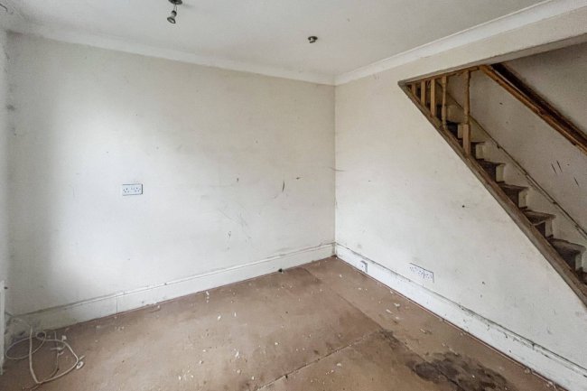 159 Kingston Road, Leatherhead, Surrey, KT22 7NX 9