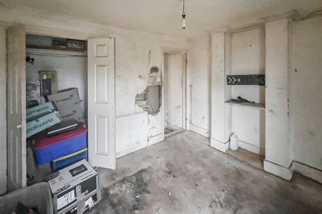 159 Kingston Road, Leatherhead, Surrey, KT22 7NX 9