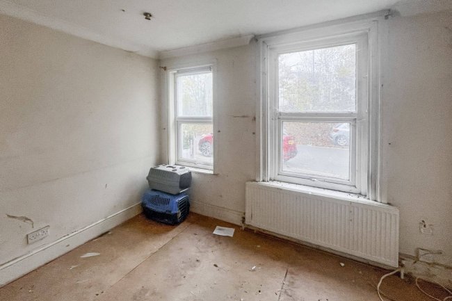 159 Kingston Road, Leatherhead, Surrey, KT22 7NX 9