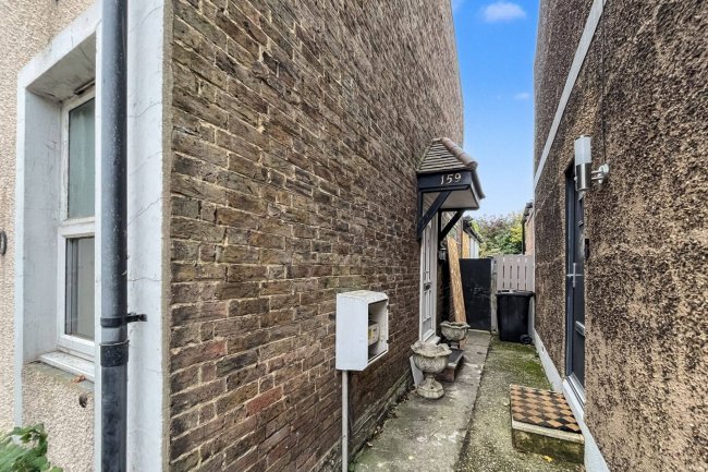 159 Kingston Road, Leatherhead, Surrey, KT22 7NX 9