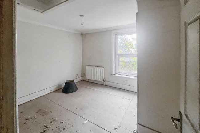 159 Kingston Road, Leatherhead, Surrey, KT22 7NX 9