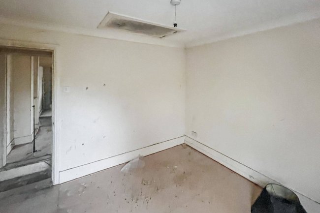 159 Kingston Road, Leatherhead, Surrey, KT22 7NX 9