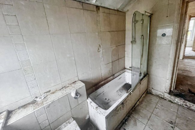 159 Kingston Road, Leatherhead, Surrey, KT22 7NX 9