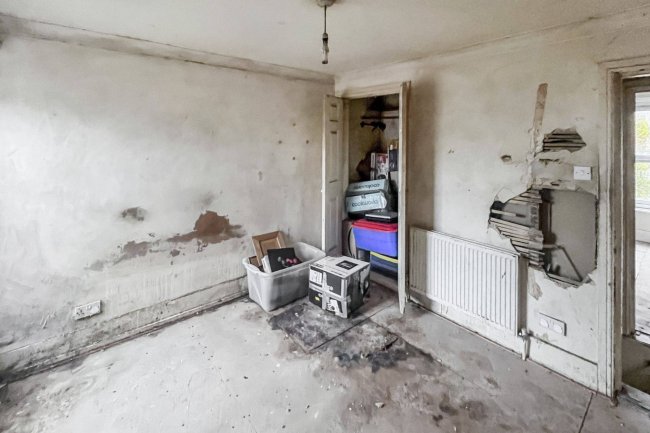 159 Kingston Road, Leatherhead, Surrey, KT22 7NX 9