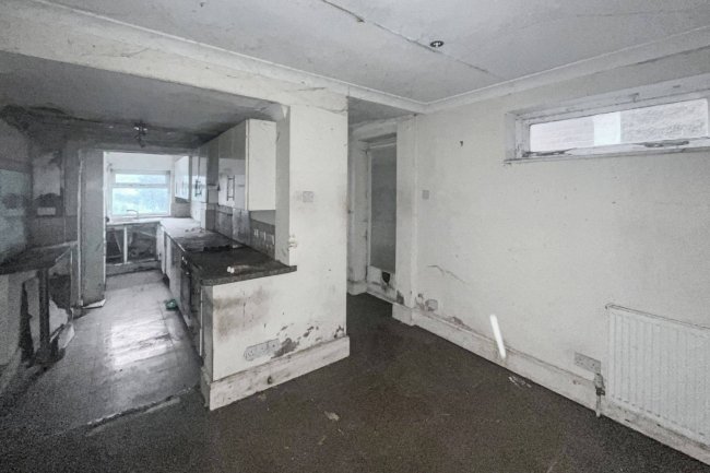 159 Kingston Road, Leatherhead, Surrey, KT22 7NX 9