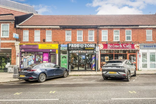 116 Villiers Avenue, Surbiton KT5 8BH 9
