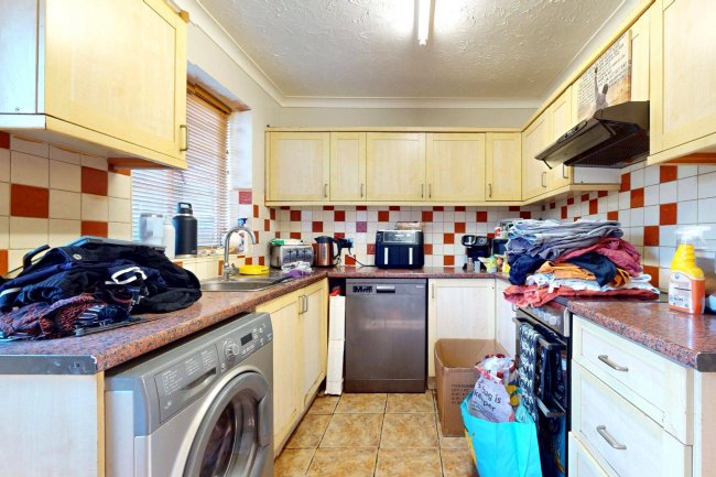 28 Barrow Grove, Sittingbourne, ME10 1LB 1